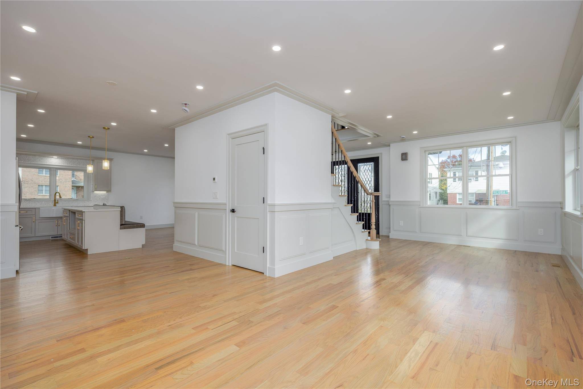 1 Victoria LN, Yonkers, NY 10701