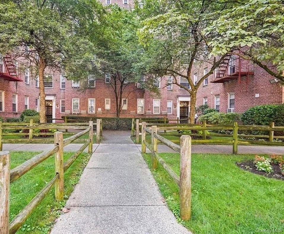 790 Bronx River RD #A44, Bronxville, NY 10708