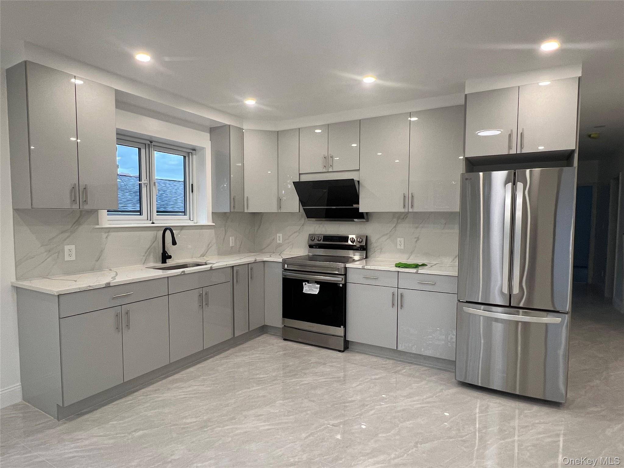 160-31 73rd AVE #2FL, Fresh Meadows, NY 11366