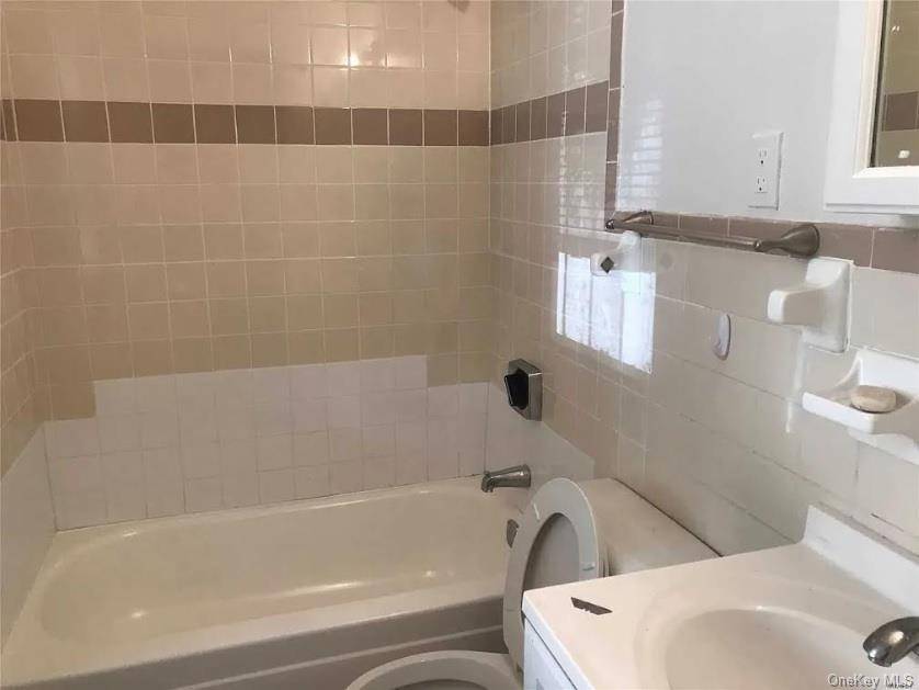 42-60 Colden ST #1B, Flushing, NY 11355