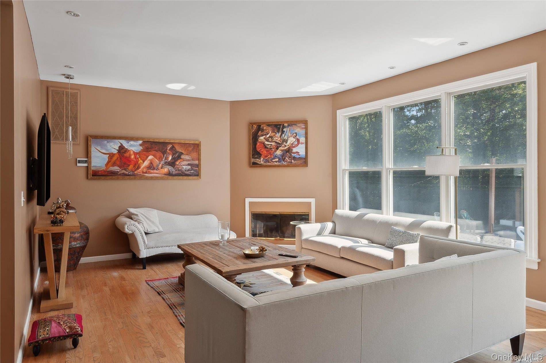 1 Candace DR, East Quogue, NY 11942