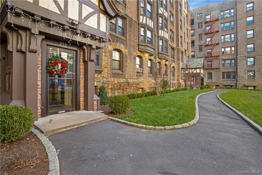 250 Martine AVE #2F, White Plains, NY 10601