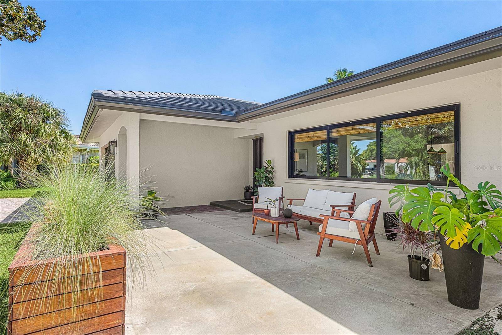 3620 PEMBROOK DR, Sarasota, FL 34239