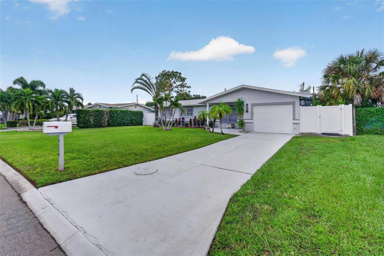 8428 IRIS AVE, Seminole, FL 33777