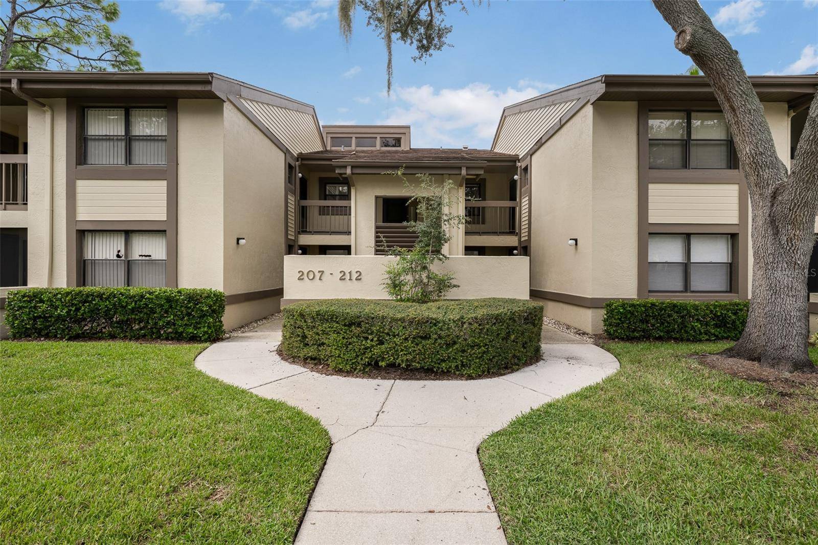 210 WOODLAKE WYNDE, Oldsmar, FL 34677