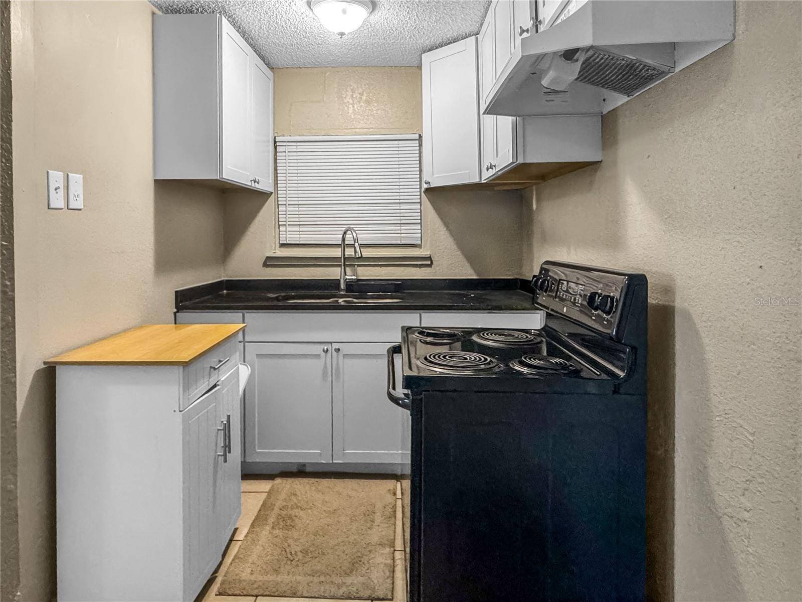 8307 N HILLSBOROUGH LN, Tampa, FL 33604