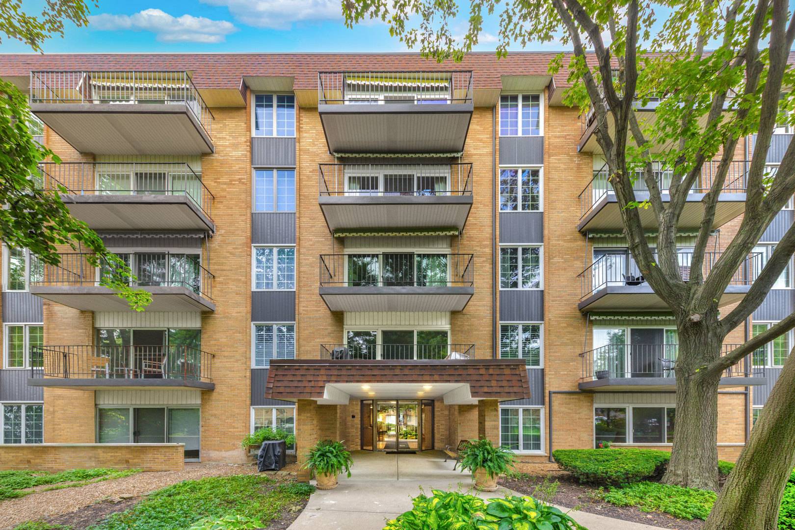 445 N Park BLVD #2C, Glen Ellyn, IL 60137