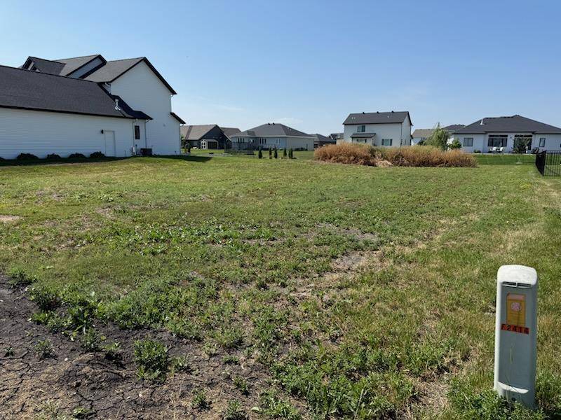 2408 Mcleod DR E, West Fargo, ND 58078