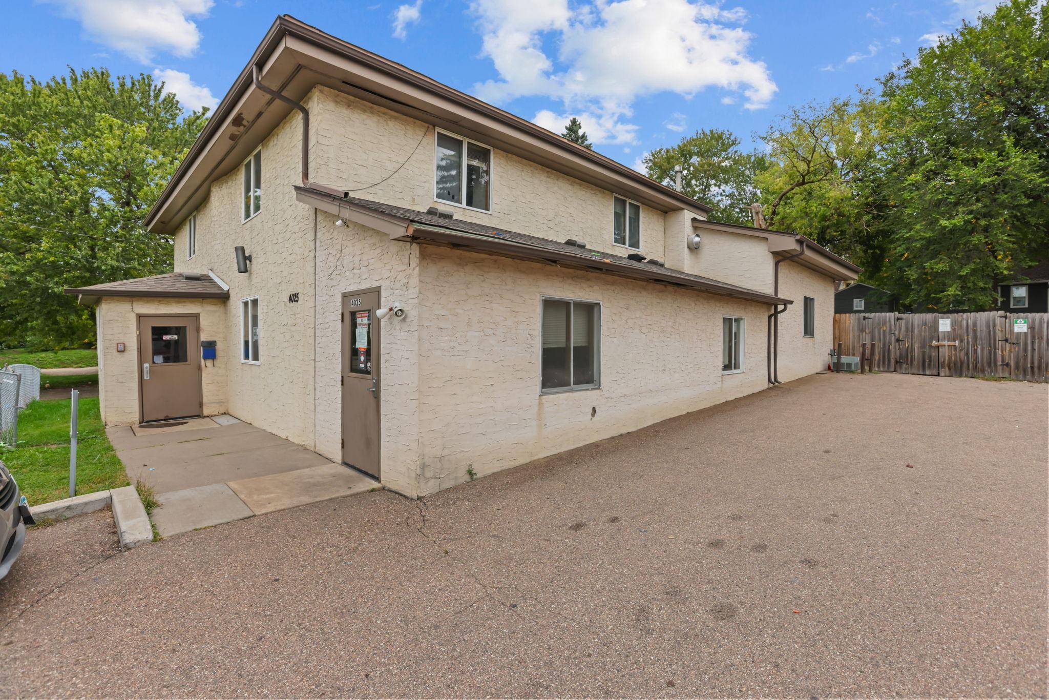 4025 University AVE NE, Columbia Heights, MN 55421
