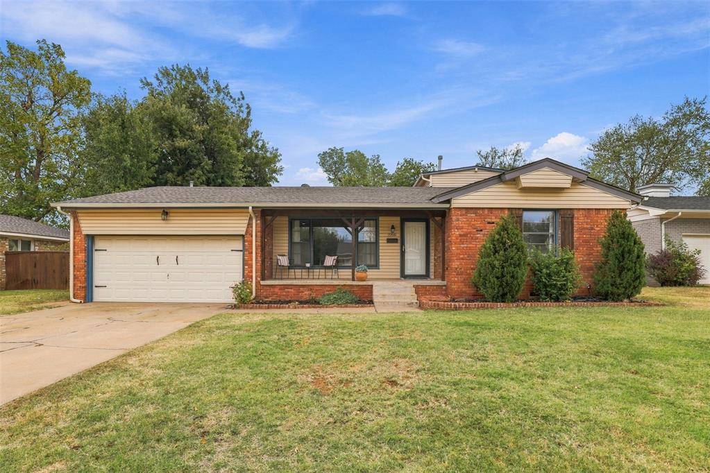 9900 Chesterton PL, The Village, OK 73120