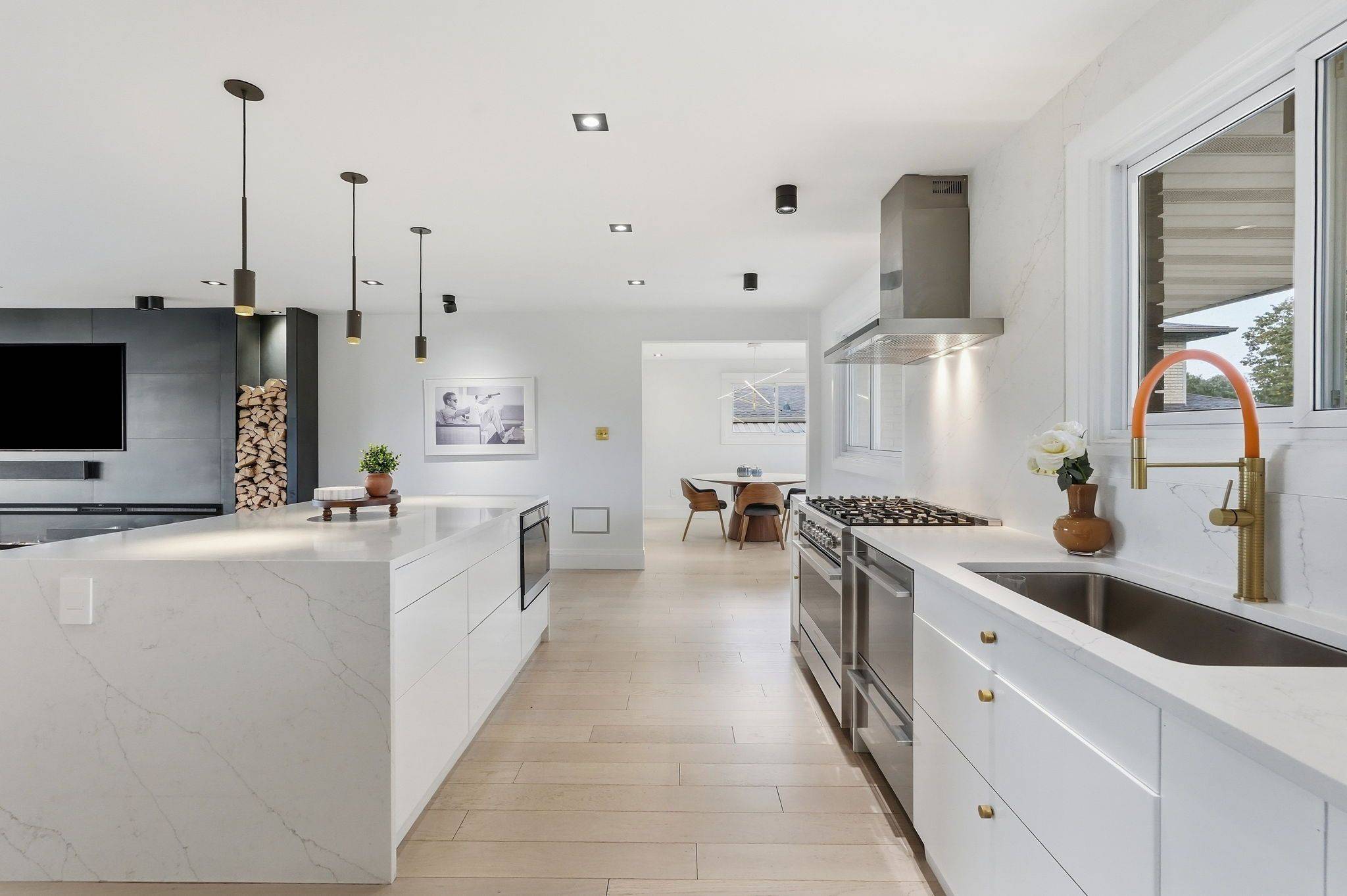 9 Donlea DR, Hamilton, ON L8T 1K4