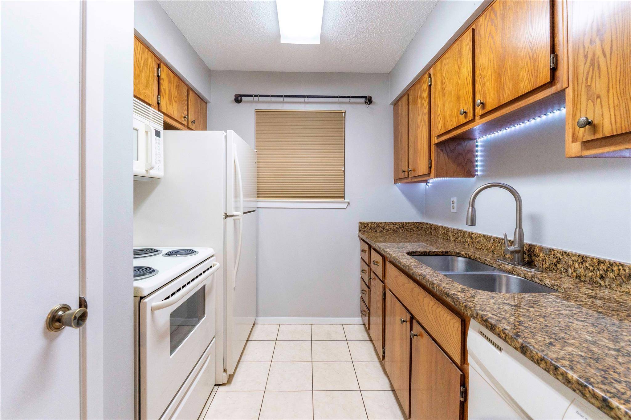 6903 Deatonhill DR #28, Austin, TX 78745