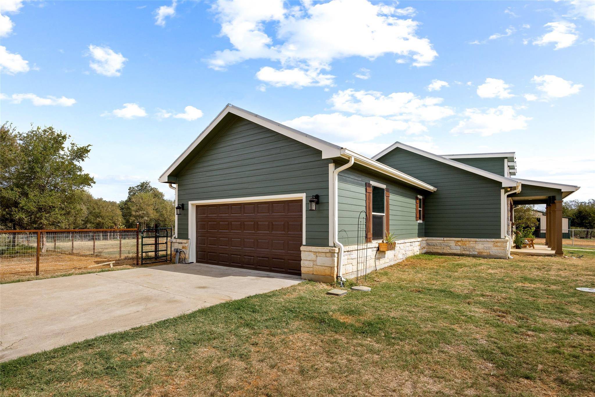 301 County Road 491 RD, Elgin, TX 78621