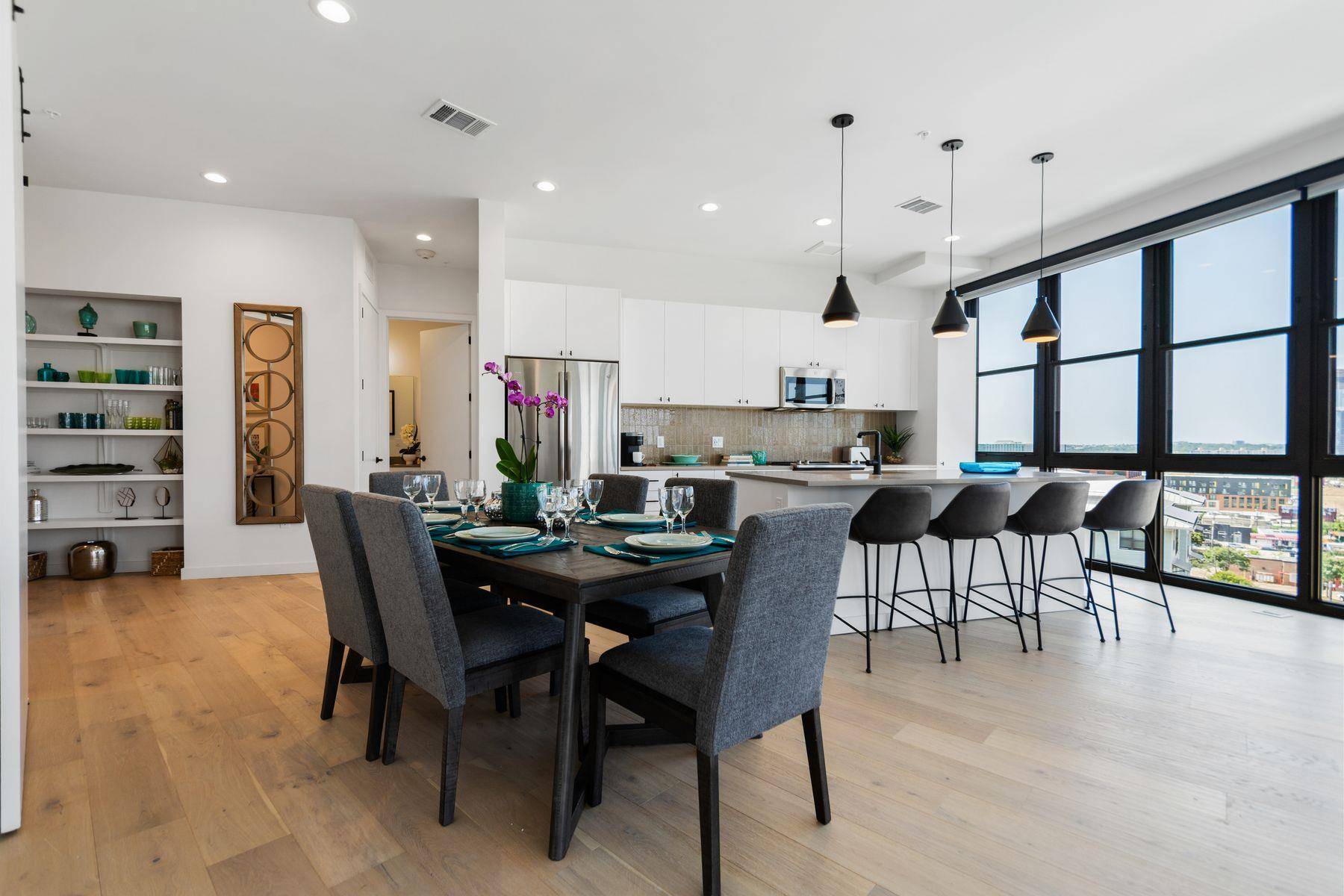 800 Embassy DR #525, Austin, TX 78702