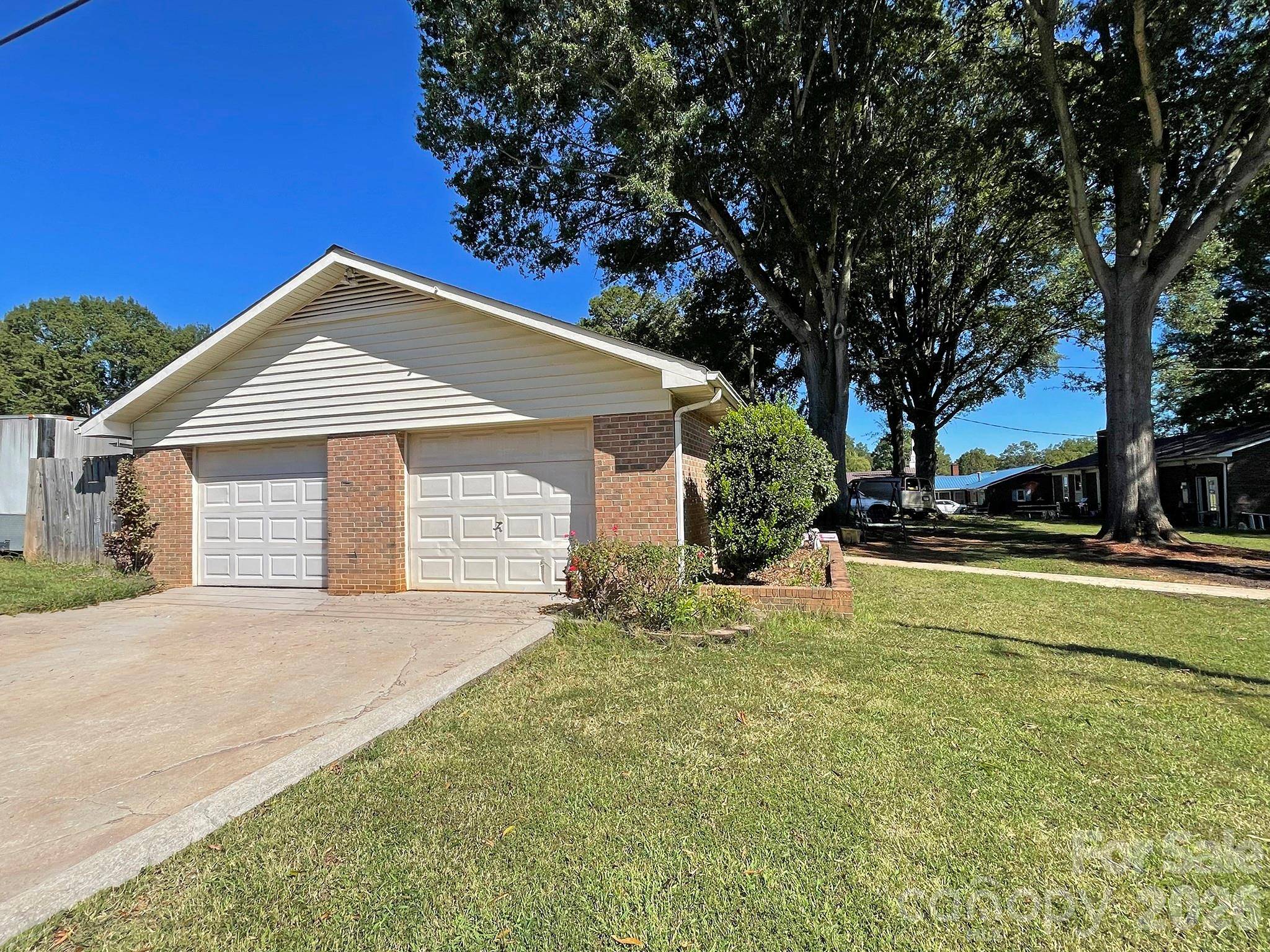 604 W Park AVE, Mooresville, NC 28115