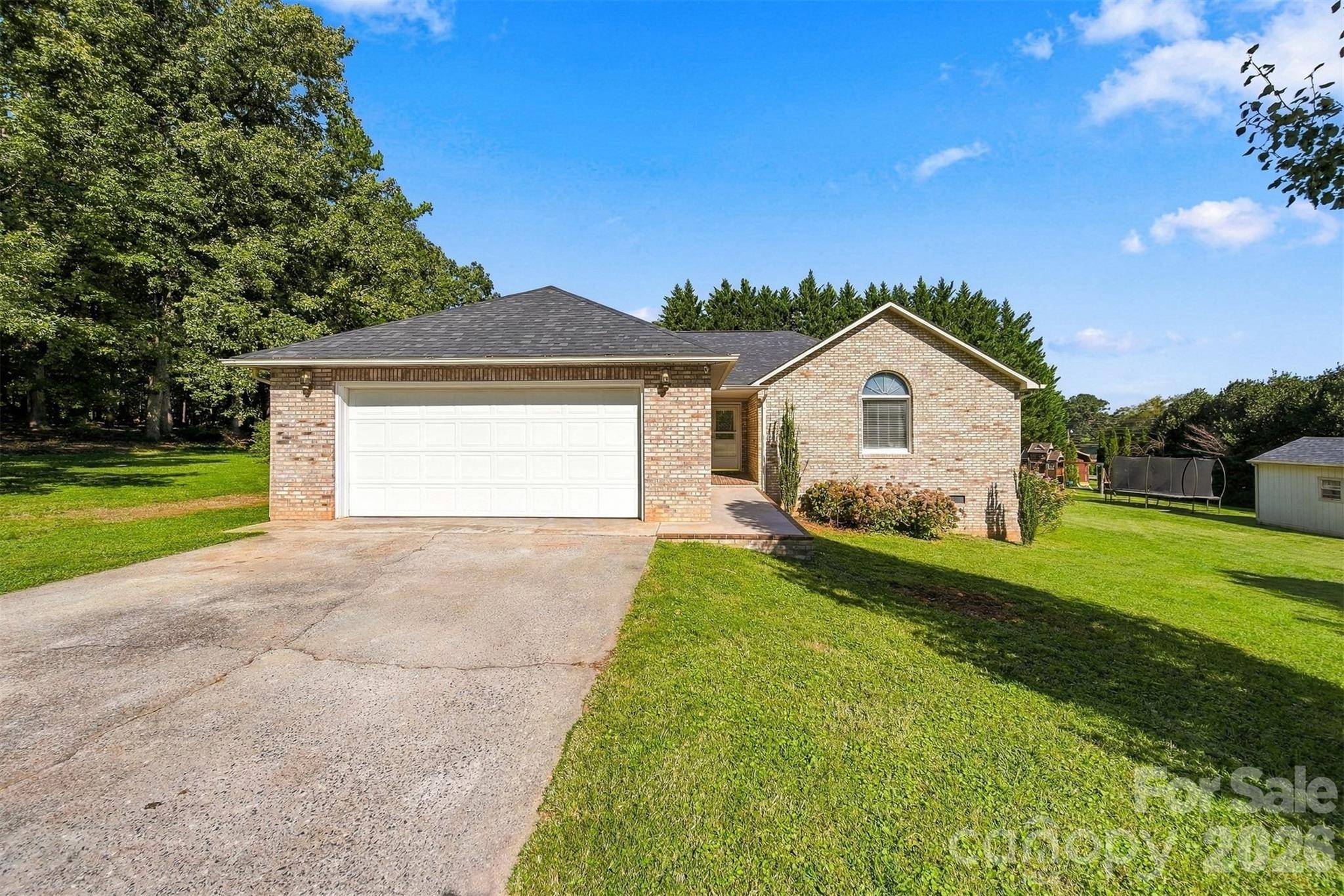 1256 Willow DR, Morganton, NC 28655