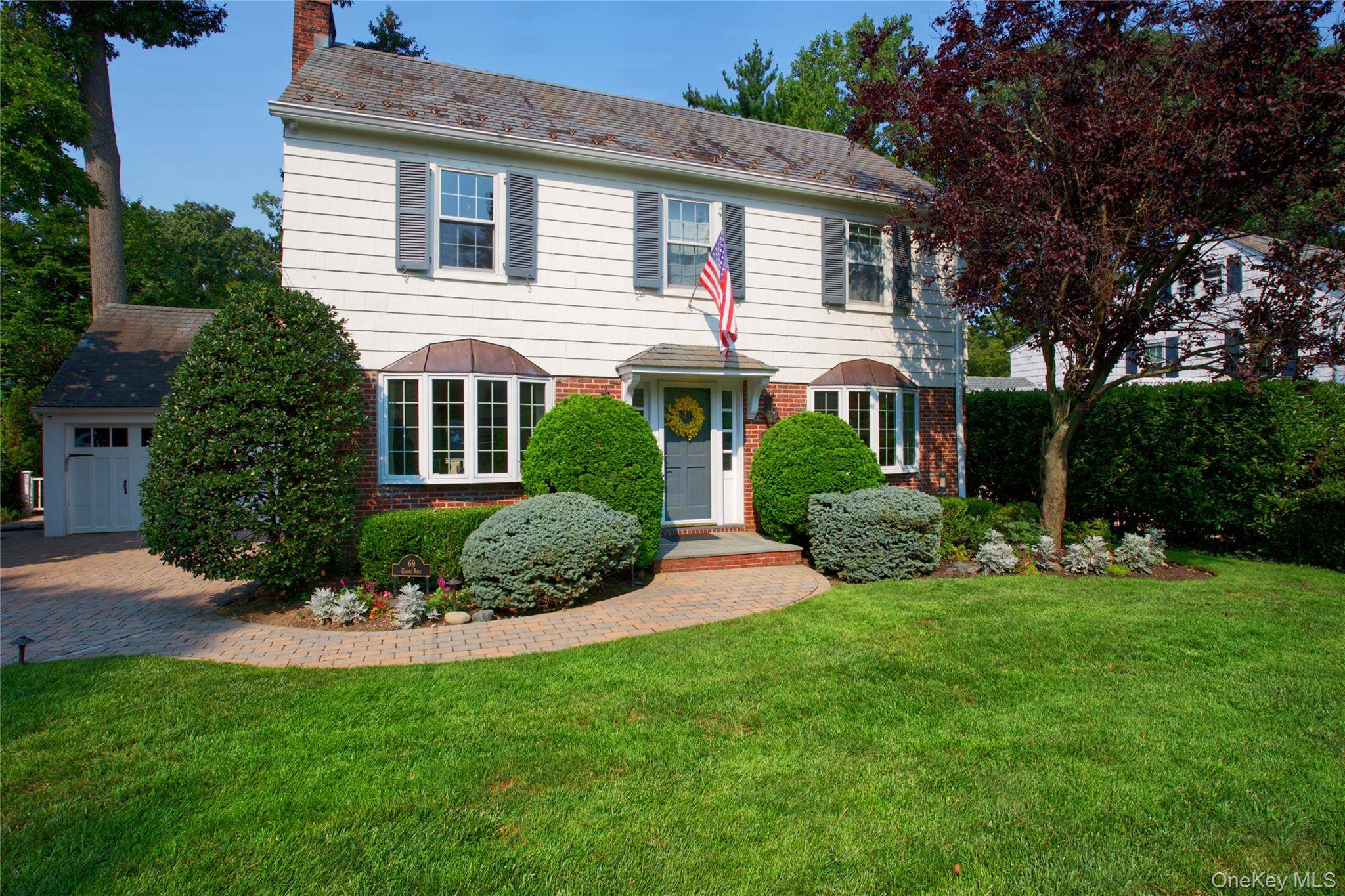 69 Eakins RD, Manhasset, NY 11030