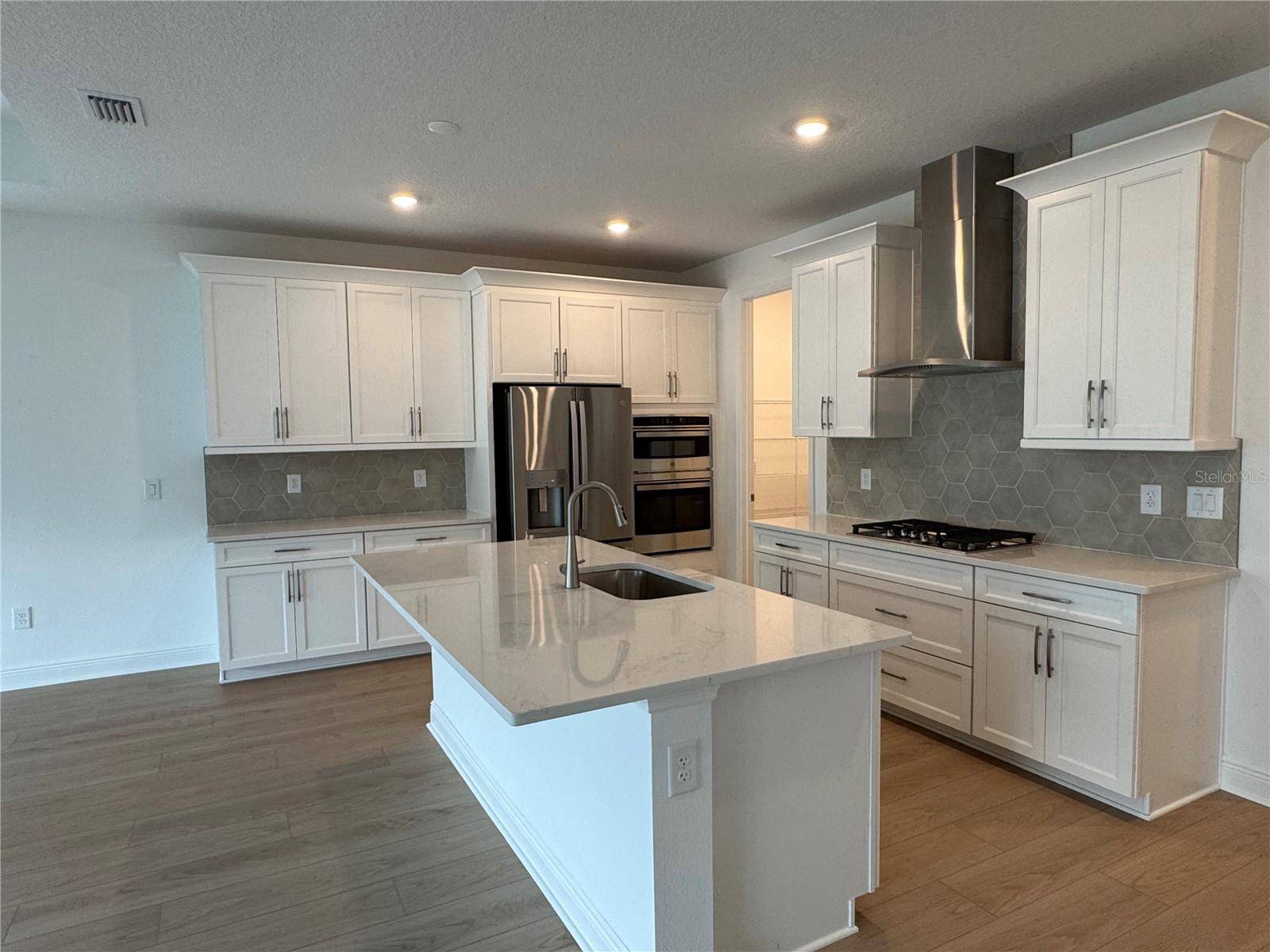 7575 SEAHAWK AVE, Sarasota, FL 34241