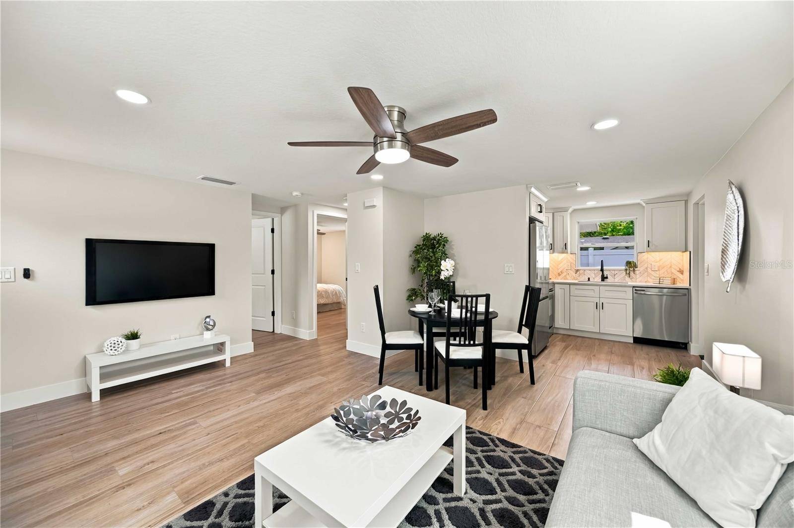 1802 ROBINHOOD ST, Sarasota, FL 34231