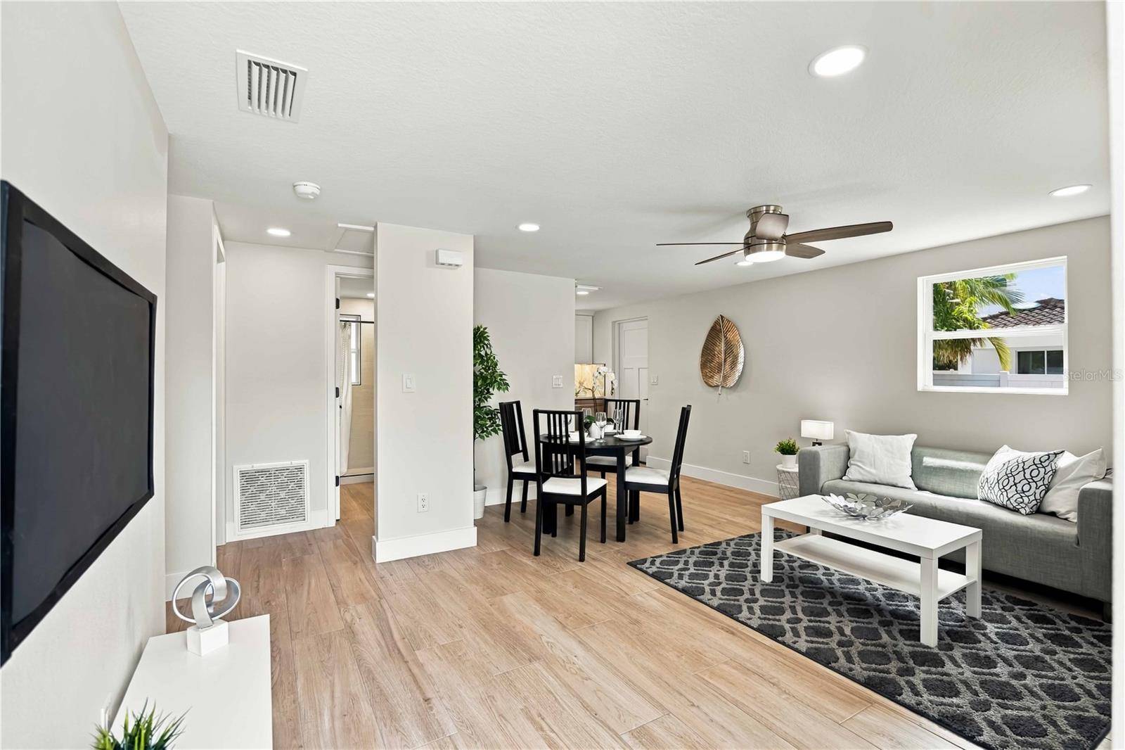 1802 ROBINHOOD ST, Sarasota, FL 34231