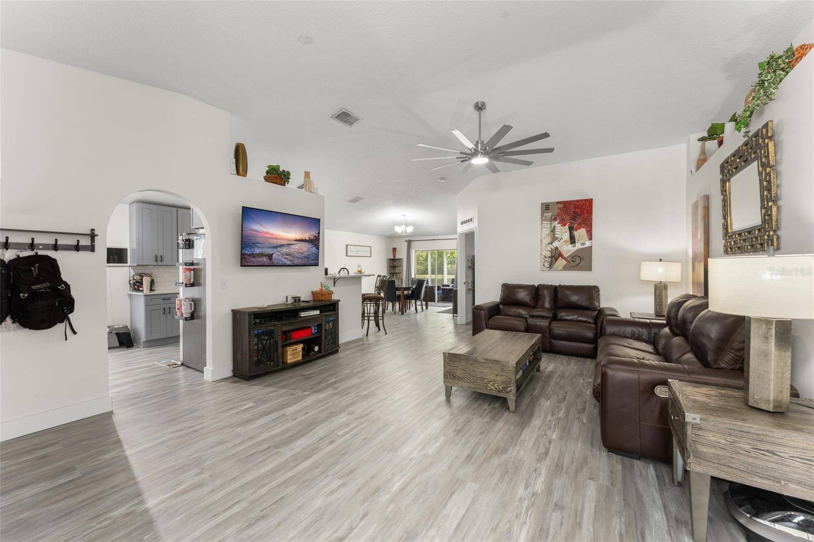 1827 CORNER MEADOW CIR, Orlando, FL 32820