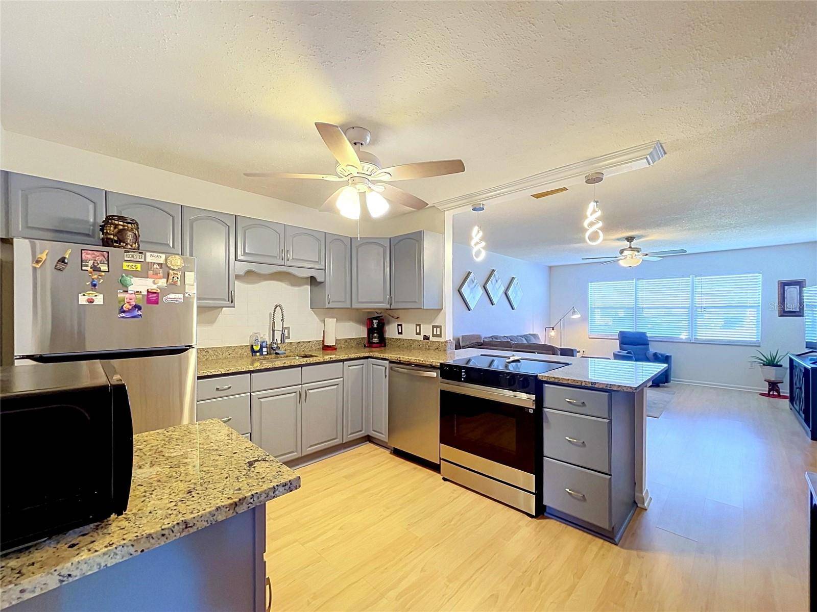 1520 BELLE GLADE AVE, Sun City Center, FL 33573