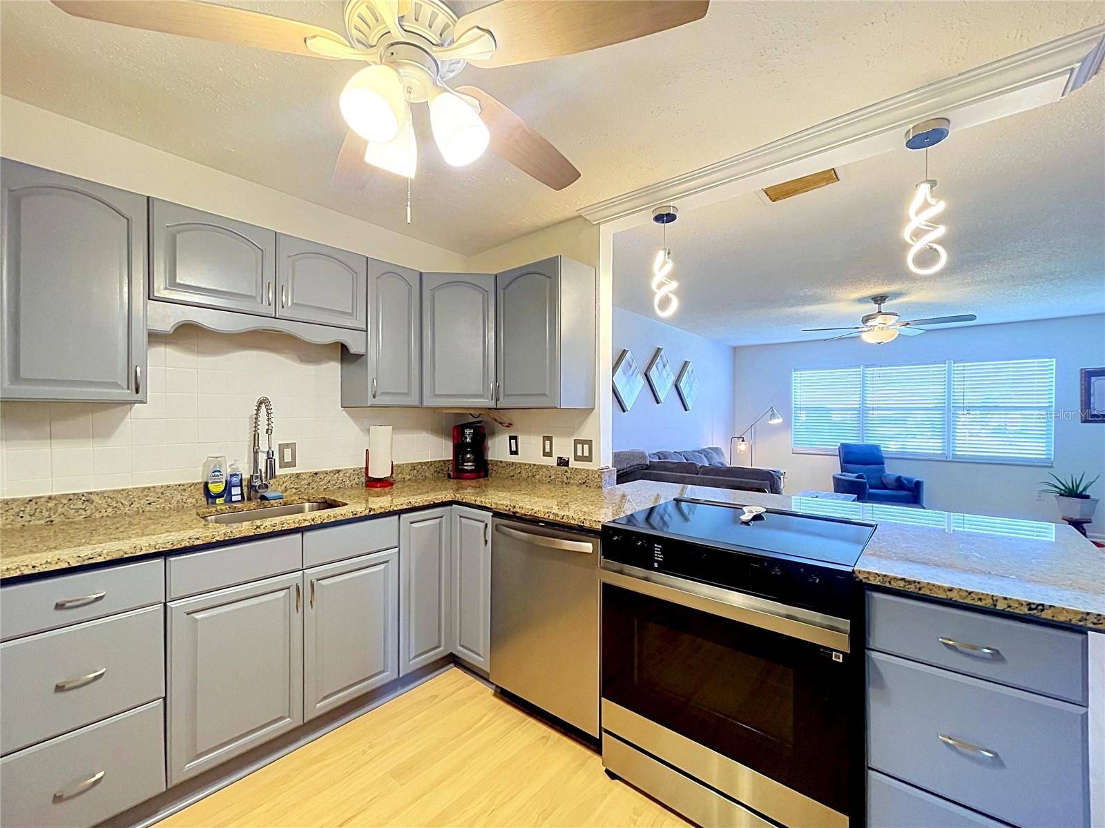 1520 BELLE GLADE AVE, Sun City Center, FL 33573