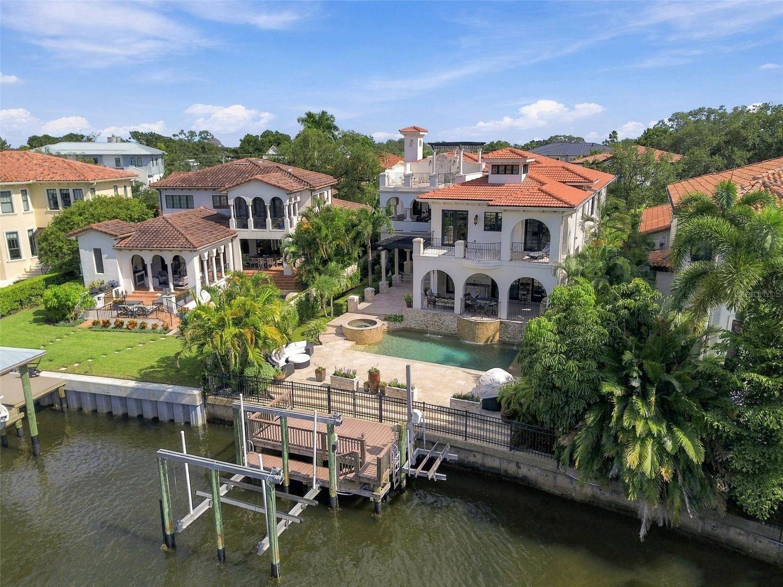 58 MARTINIQUE AVE #1/2, Tampa, FL 33606