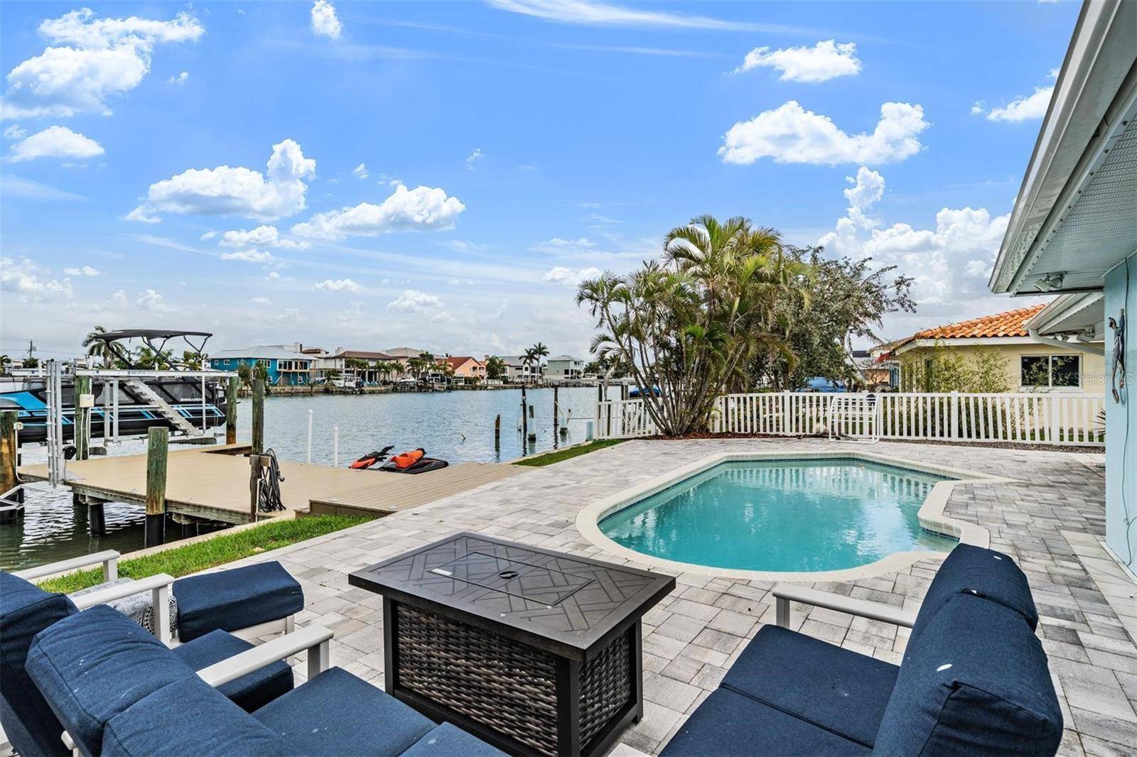 11425 5TH ST E, Treasure Island, FL 33706