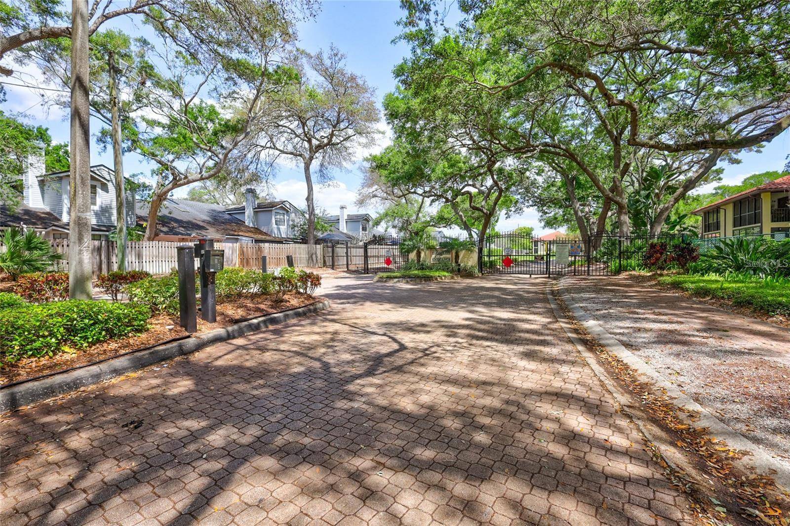 1609 HAMMOCK PINE BLVD #1609, Clearwater, FL 33761