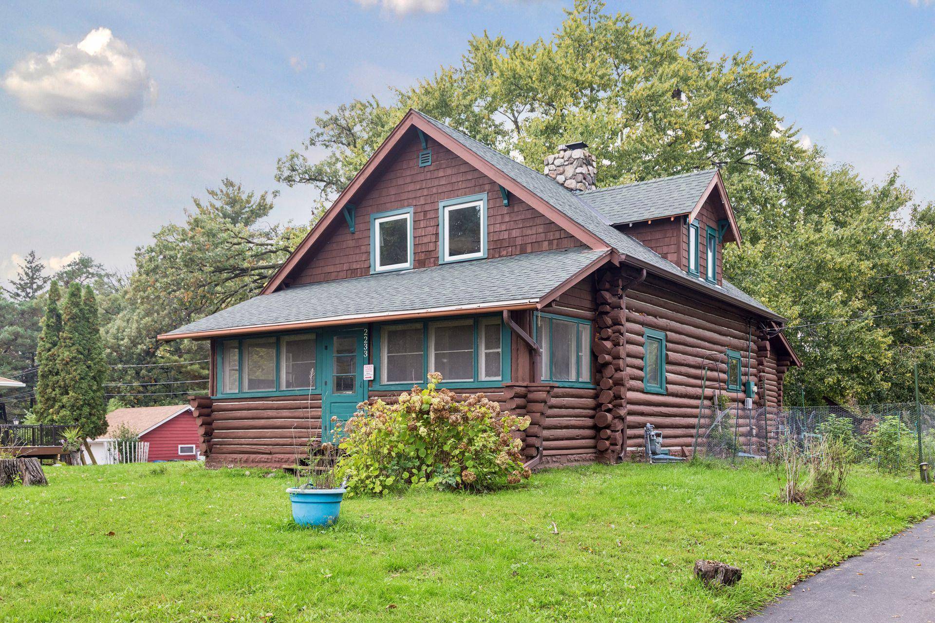 2233 15th AVE E, North Saint Paul, MN 55109