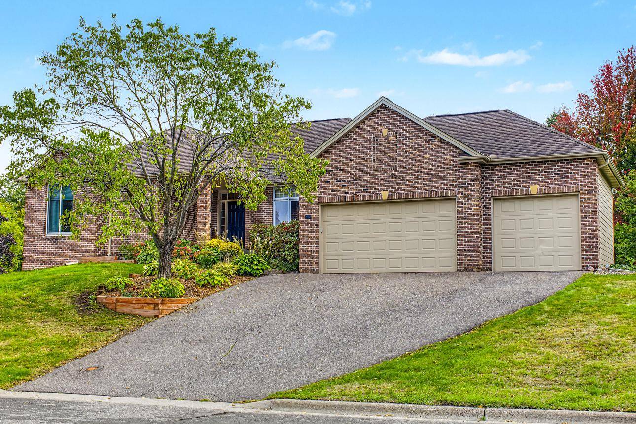818 Park Place DR, Mendota Heights, MN 55118