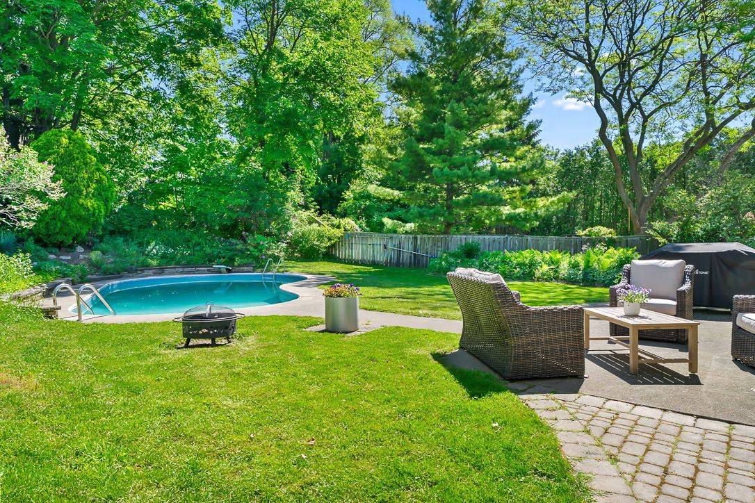 255 Spring Garden RD, Oakville, ON L6L 5H5