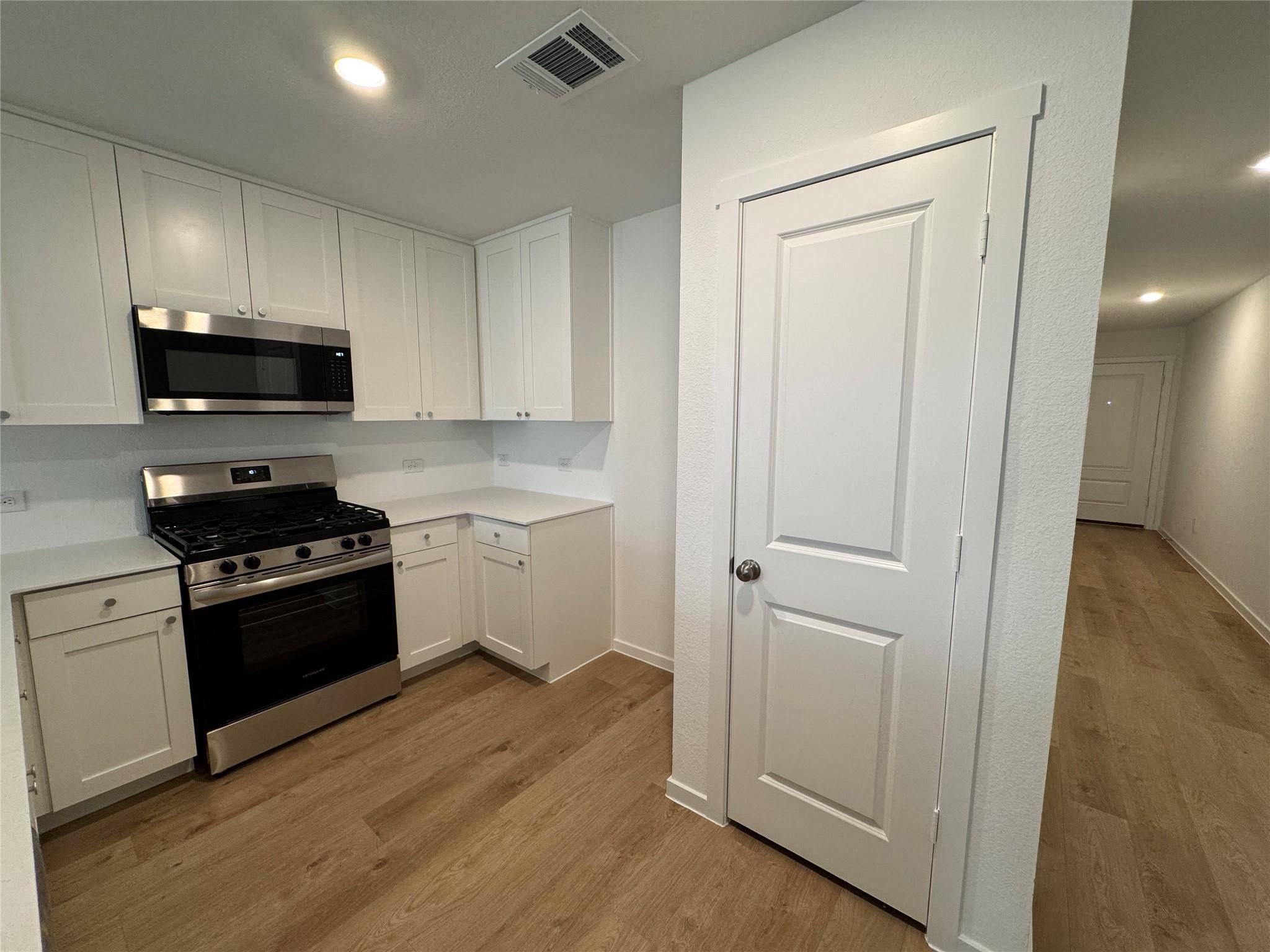 101 Silent Sky LN, Hutto, TX 78634