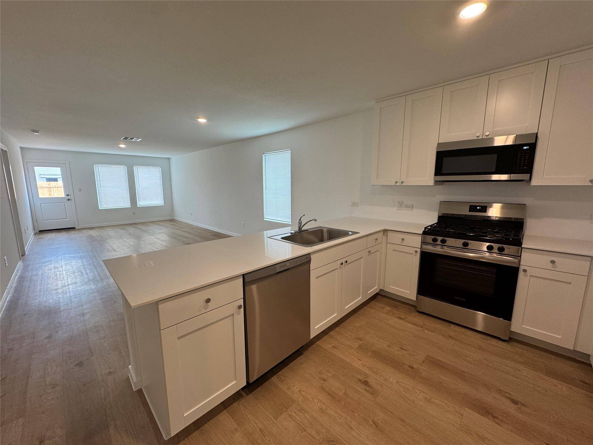 101 Silent Sky LN, Hutto, TX 78634