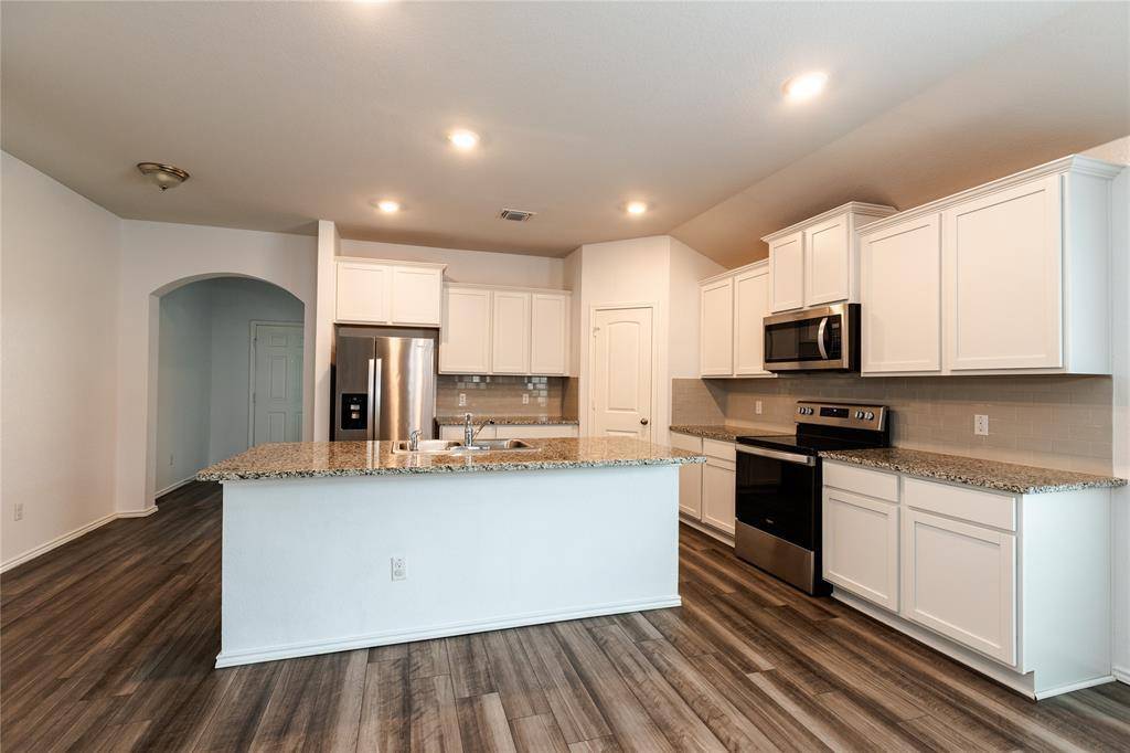 209 Reagor DR, Taylor, TX 76574