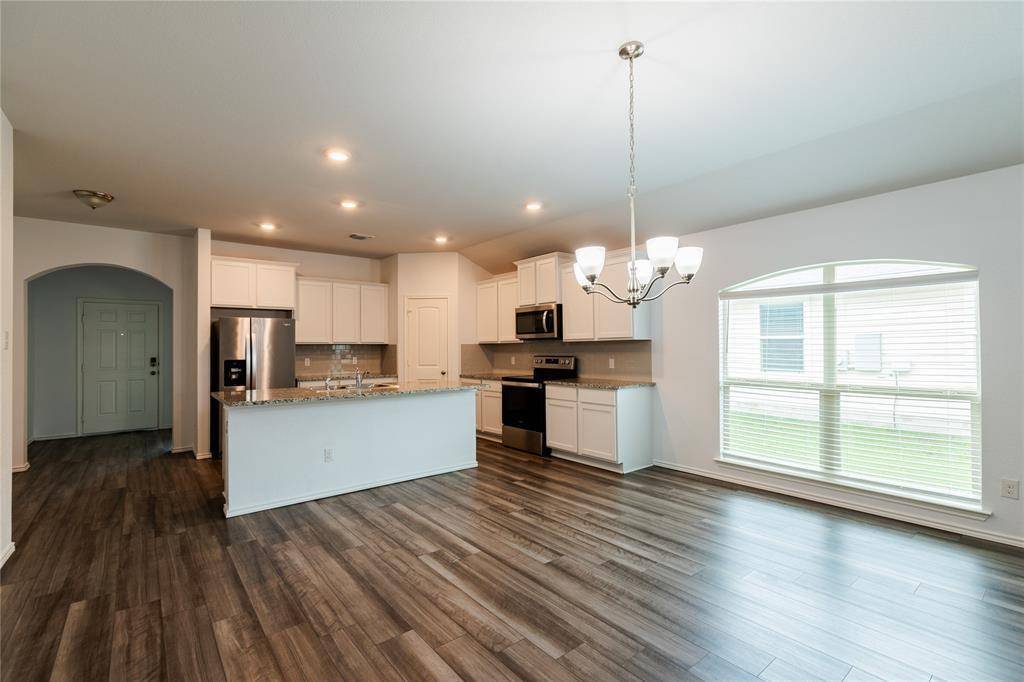 209 Reagor DR, Taylor, TX 76574