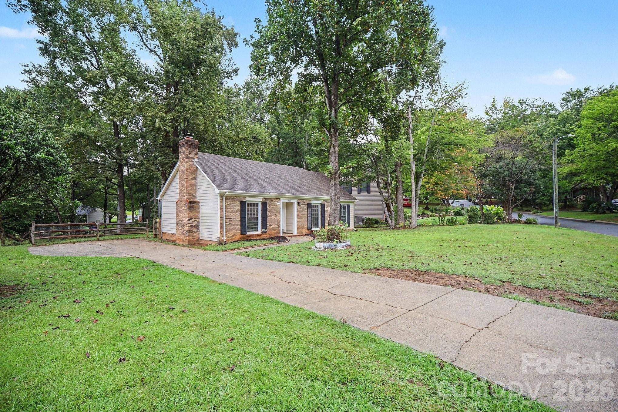 5508 Whistlewood LN, Charlotte, NC 28208