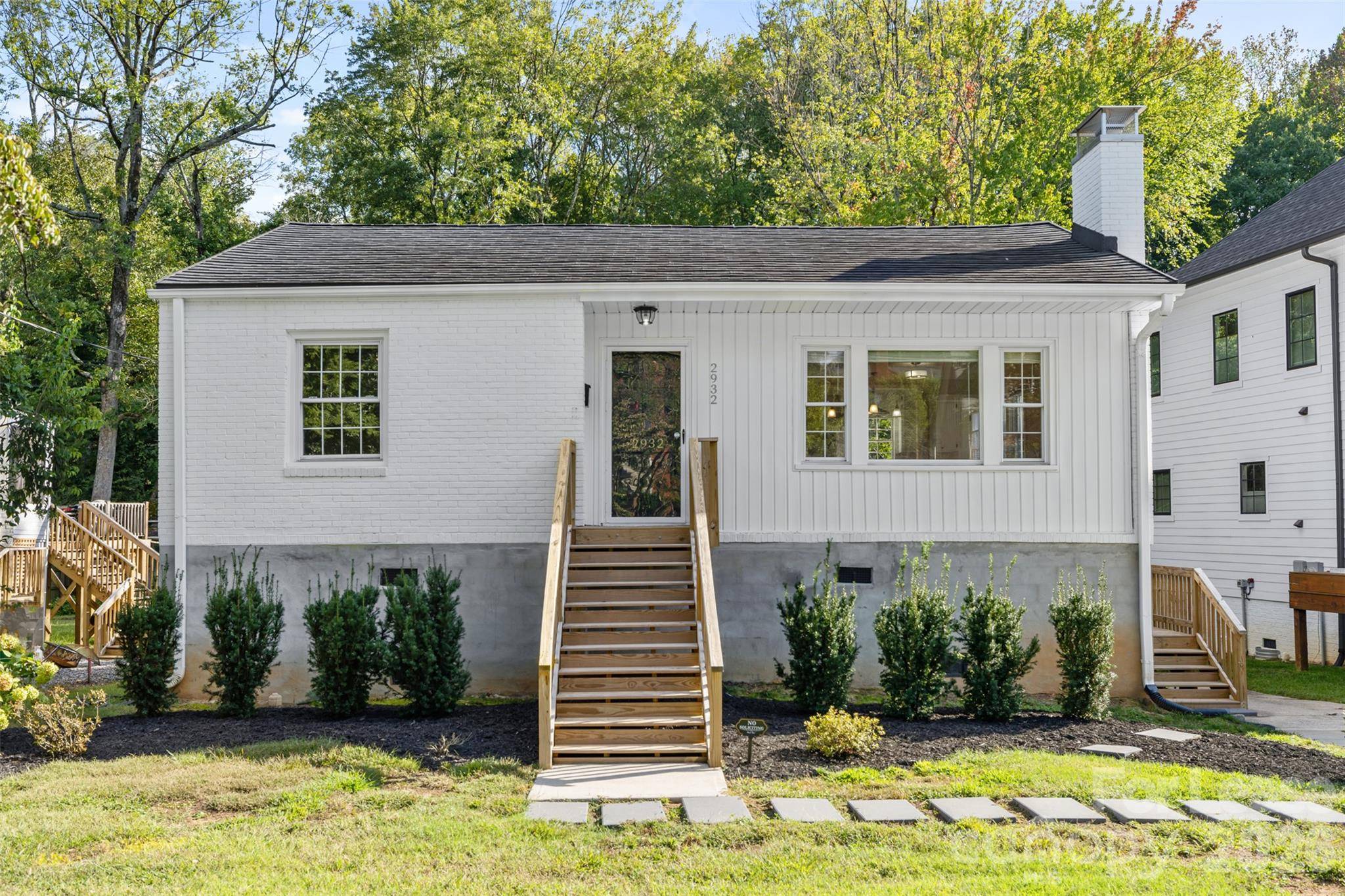 2932 Hanson DR, Charlotte, NC 28207
