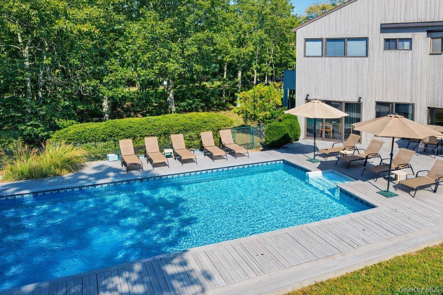 15 N Quarter RD, Westhampton, NY 11977