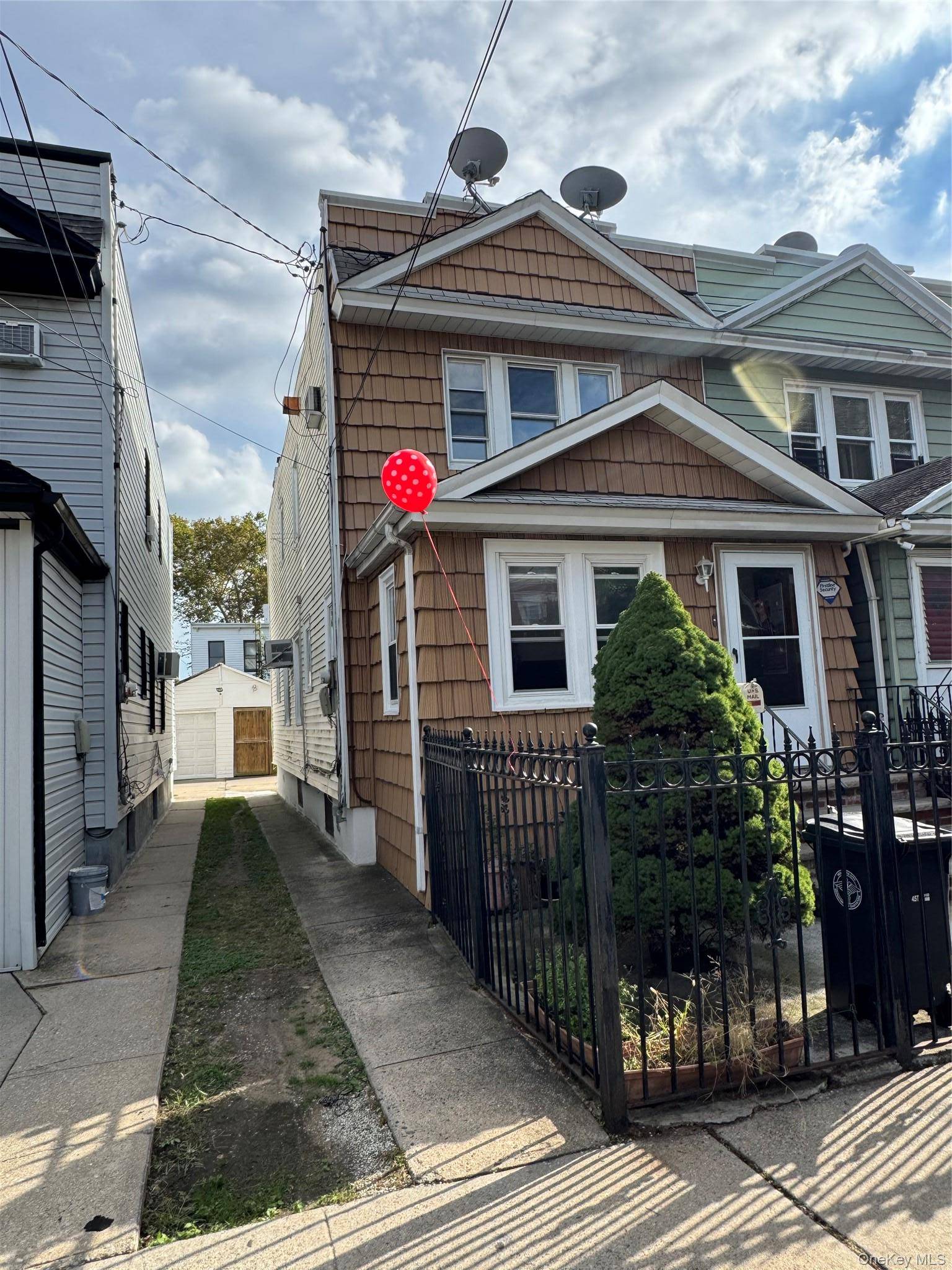 10440 89th AVE, Richmond Hill, NY 11418