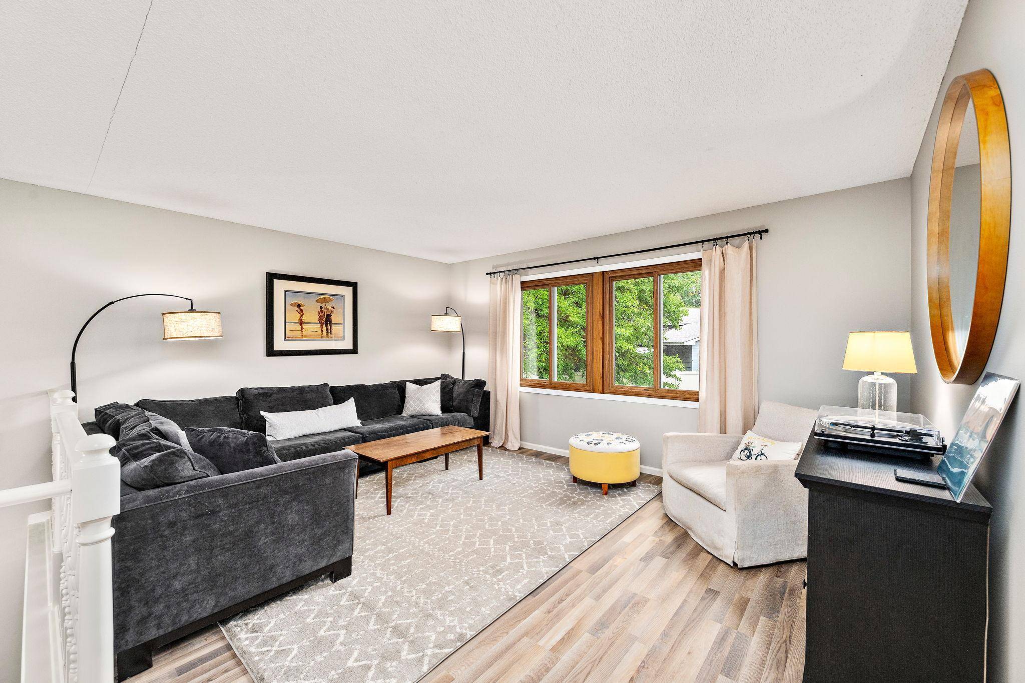631 Bighorn DR, Chanhassen, MN 55317