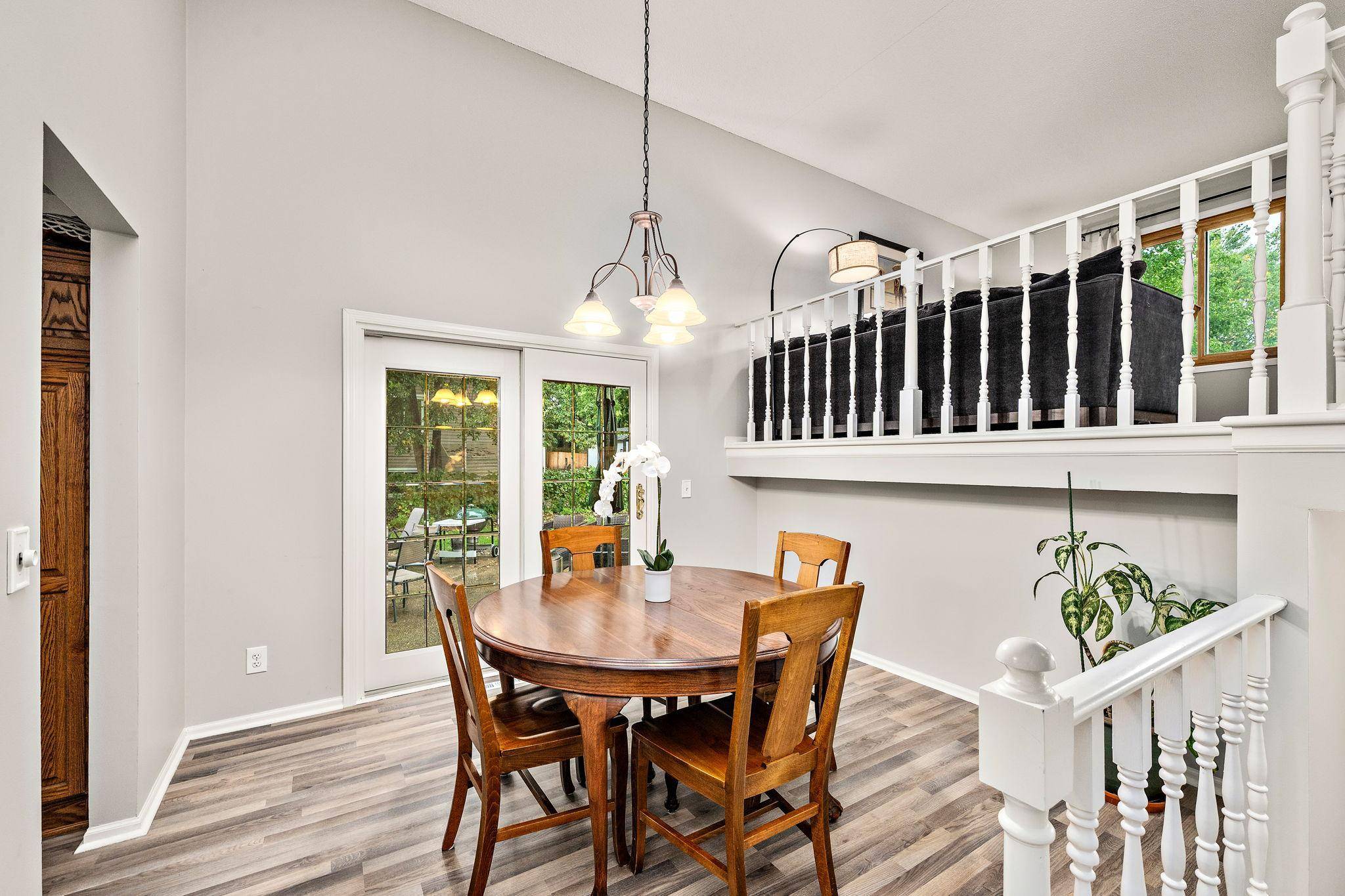 631 Bighorn DR, Chanhassen, MN 55317