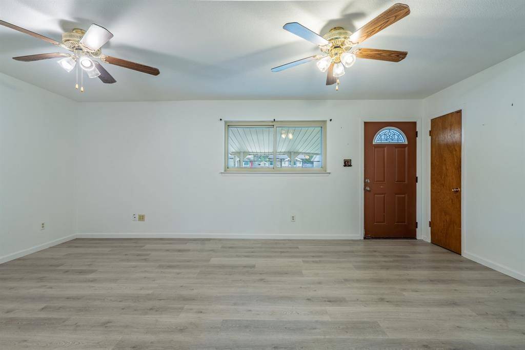 1105 Belle Street, Bedford, TX 76022