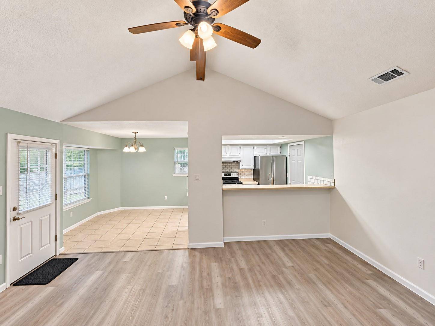 305 Meadowcreek CIR, Round Rock, TX 78664