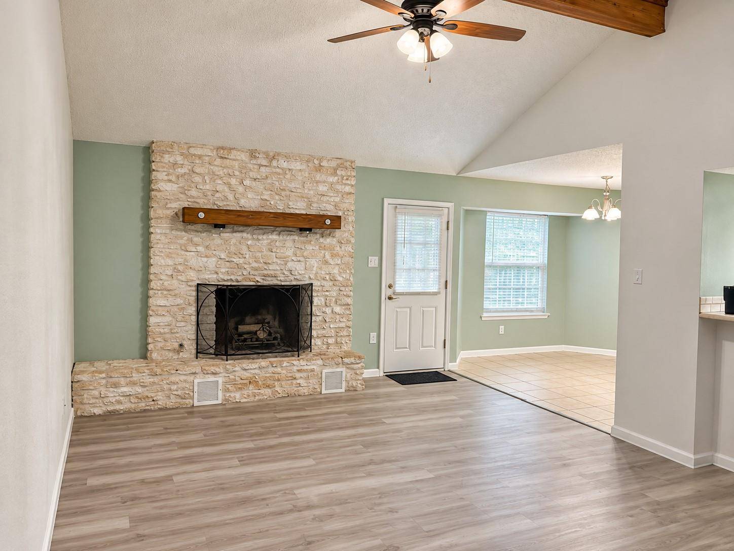 305 Meadowcreek CIR, Round Rock, TX 78664