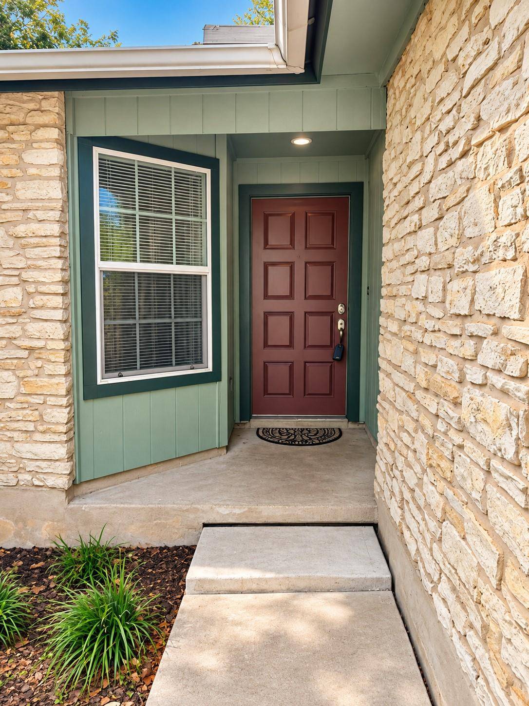 305 Meadowcreek CIR, Round Rock, TX 78664