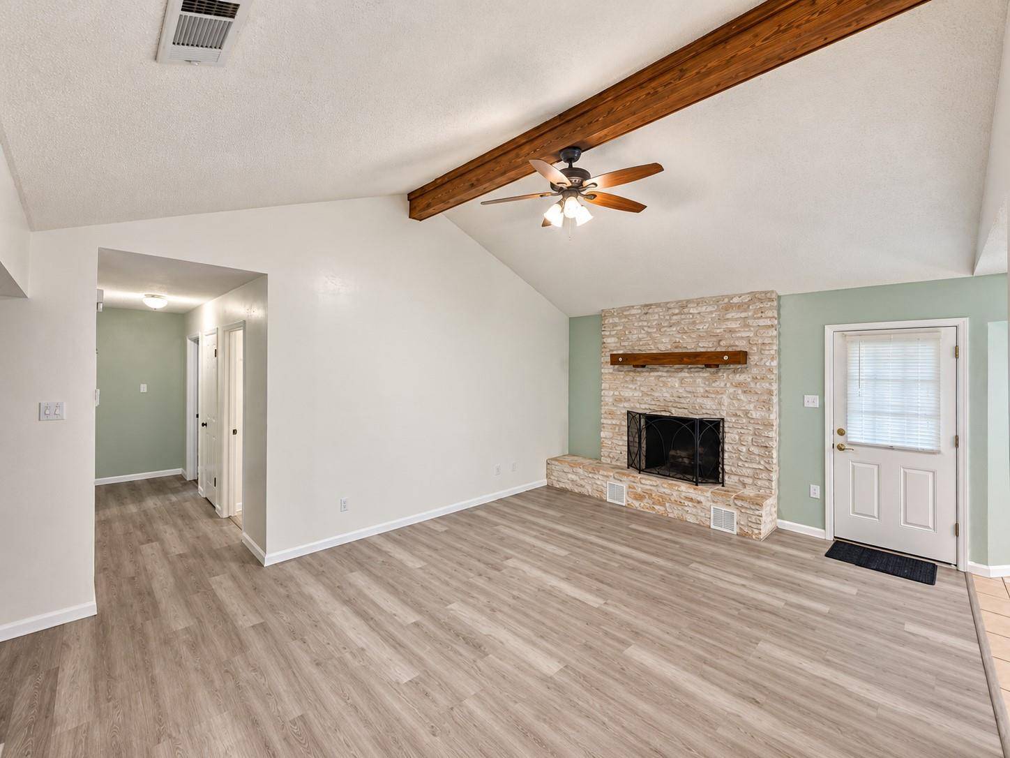 305 Meadowcreek CIR, Round Rock, TX 78664