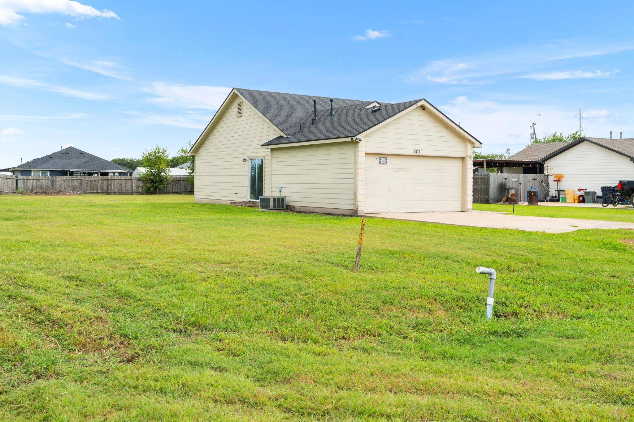 407 E Pietzsch ST, Bartlett, TX 76511