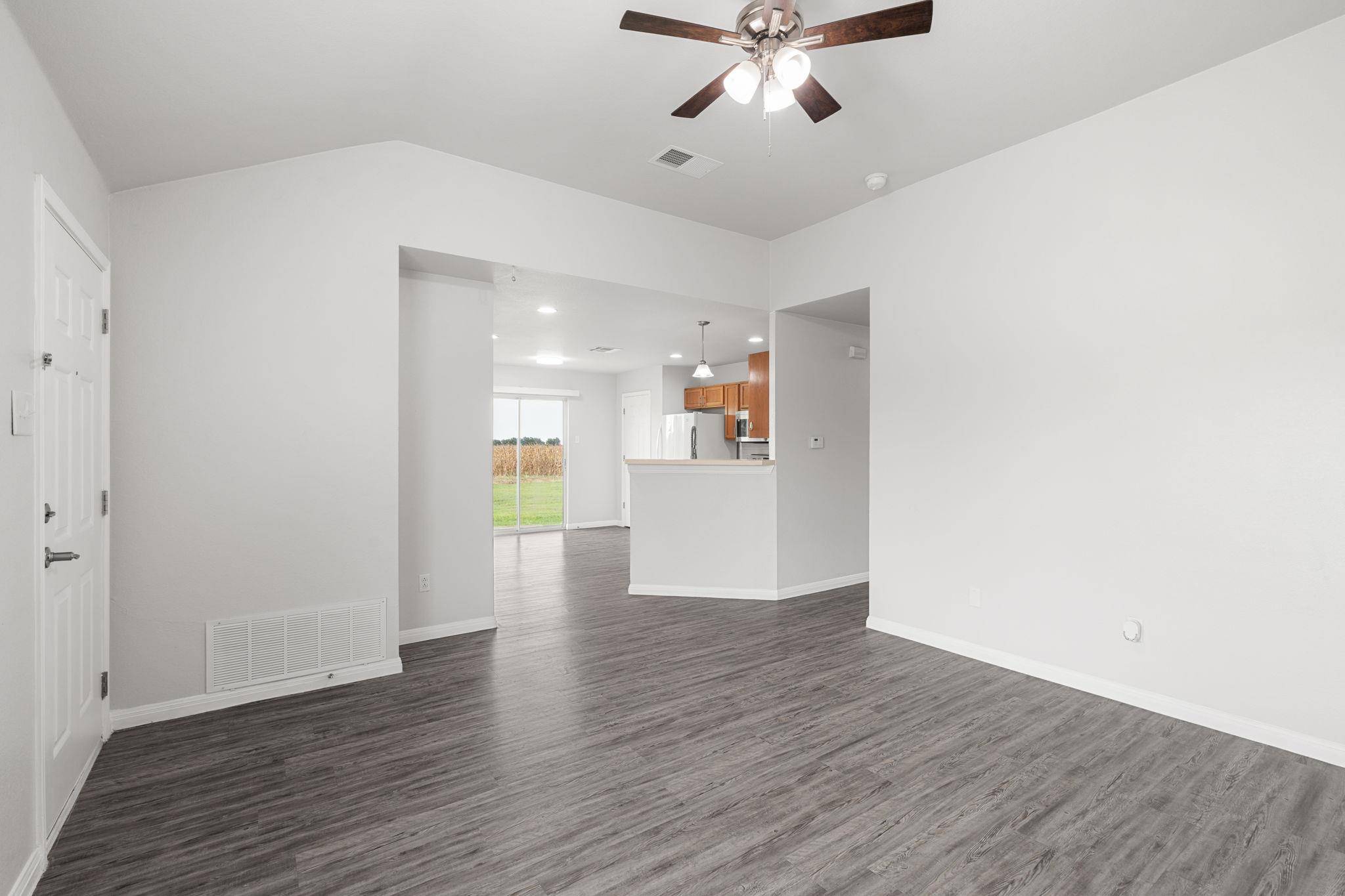 407 E Pietzsch ST, Bartlett, TX 76511